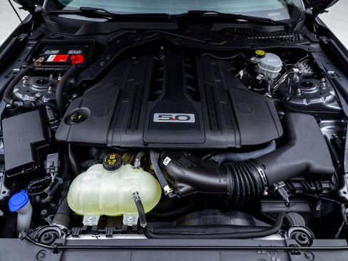 Used 2022 Ford Mustang GT Premium RWD image 3