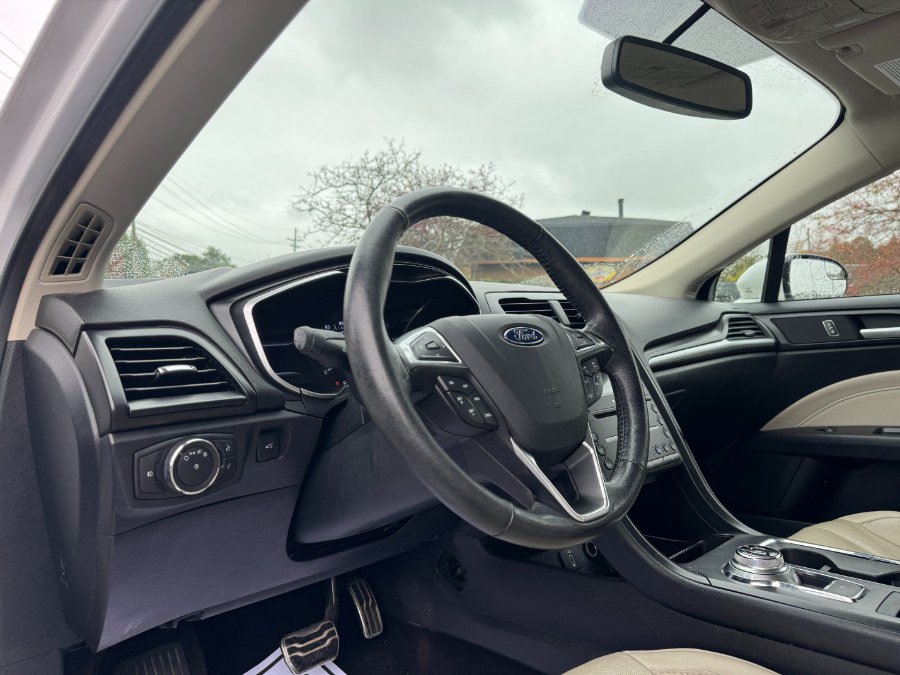Used 2017 Ford Fusion Titanium AWD/4WD image 14