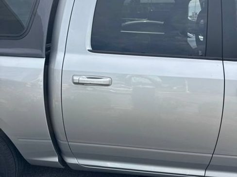 Used 2019 RAM 1500 Classic SLT AWD/4WD image 12