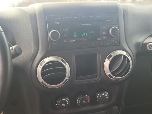 Used 2016 Jeep Wrangler Rubicon image 15