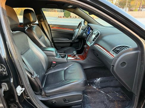 Used 2014 Chrysler 300 AWD w/ Driver Convenience Group image 21