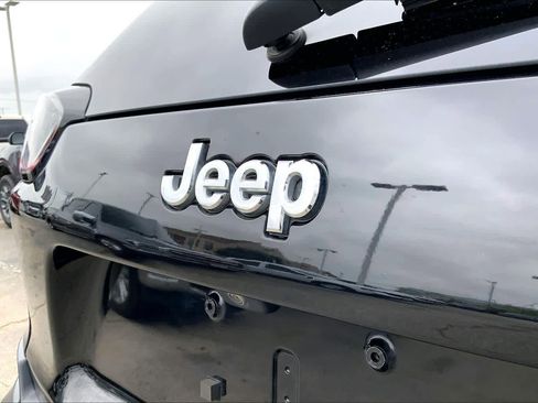 Used 2020 Jeep Cherokee Latitude Plus FWD image 26