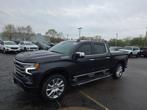 Used 2022 Chevrolet Silverado 1500 High Country w/ High Country Premium Package AWD/4WD image 13