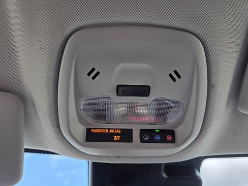 Used 2025 Chevrolet Trax LT image 25