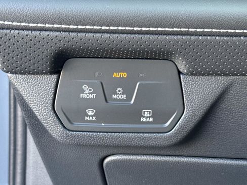 New 2026 Volkswagen Atlas SE image 30