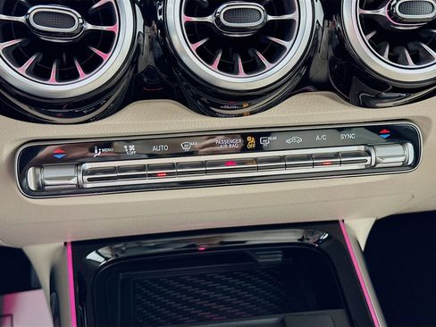 Certified 2025 Mercedes-Benz GLB 250 4MATIC image 17