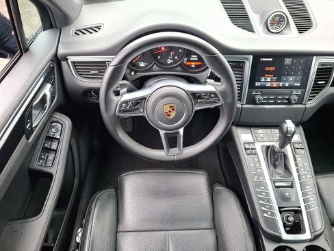 Used 2018 Porsche Macan image 12