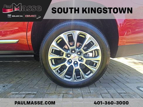 Used 2025 GMC Yukon Denali w/ Denali Reserve Package AWD/4WD image 9