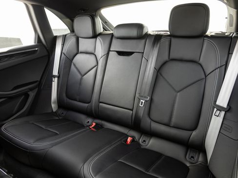 Used 2025 Porsche Macan Turbo image 28