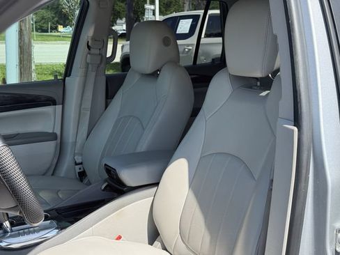 Used 2017 Buick Enclave Leather FWD image 15