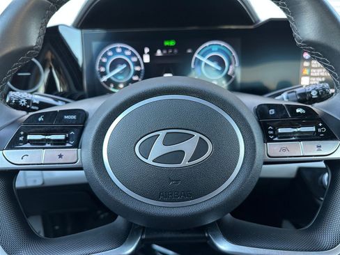 Used 2025 Hyundai Elantra Limited image 28