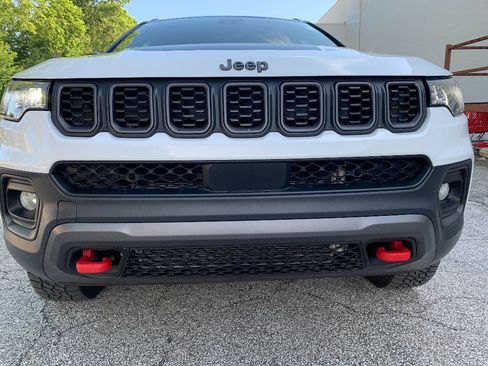 Used 2025 Jeep Compass Trailhawk AWD/4WD image 29