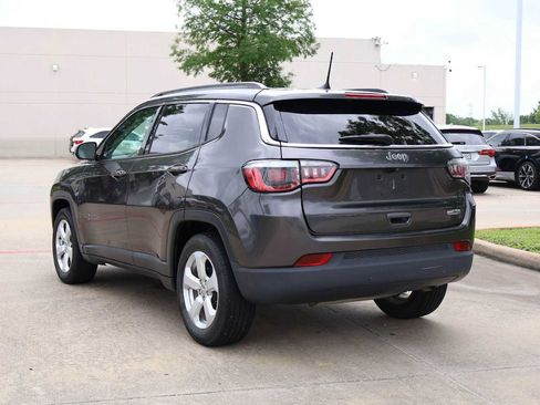 Used 2019 Jeep Compass Latitude FWD image 4