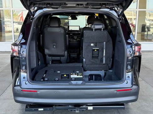 Certified 2025 Toyota Sienna XLE Woodland Edition AWD/4WD image 16