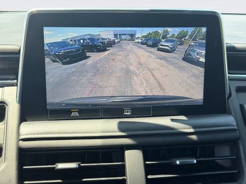 Used 2021 Chevrolet Suburban LT AWD/4WD image 34
