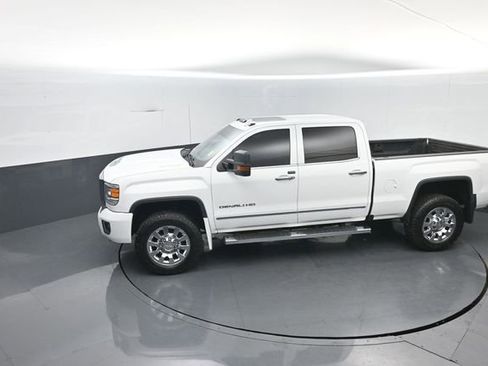 Used 2019 GMC Sierra 2500 Denali image 20