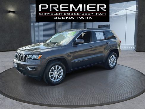 Used 2021 Jeep Grand Cherokee Laredo image 4