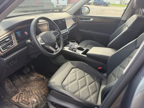 Used 2024 Volkswagen Atlas SE AWD/4WD image 5