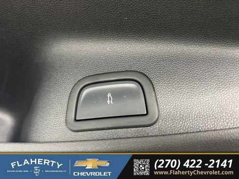 Used 2025 Chevrolet Traverse LT image 22