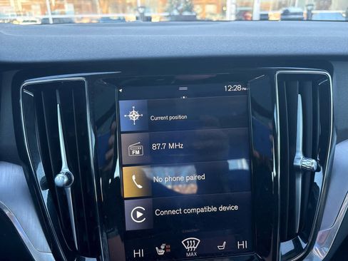 Used 2020 Volvo S60 T5 Momentum w/ Protection Package Premier image 9