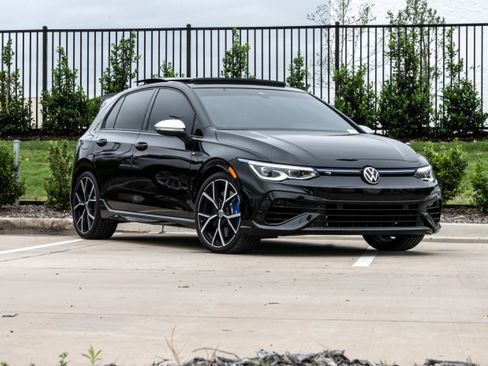 Used 2024 Volkswagen Golf R AWD/4WD image 2