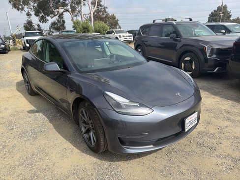 Used 2021 Tesla Model 3 Standard Range Plus image 3