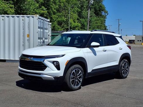Used 2024 Chevrolet TrailBlazer LT w/ Convenience Package AWD/4WD image 1