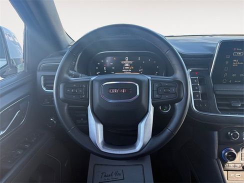 Used 2024 GMC Yukon SLT w/ SLT Luxury Package image 12
