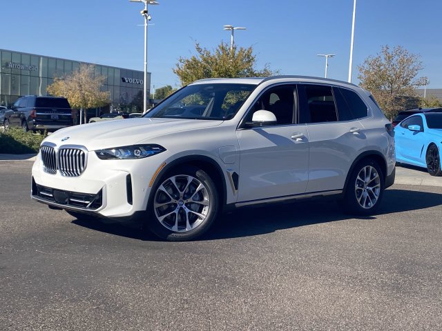 Used 2026 BMW X5 xDrive50e w/ Executive Package AWD/4WD image 2