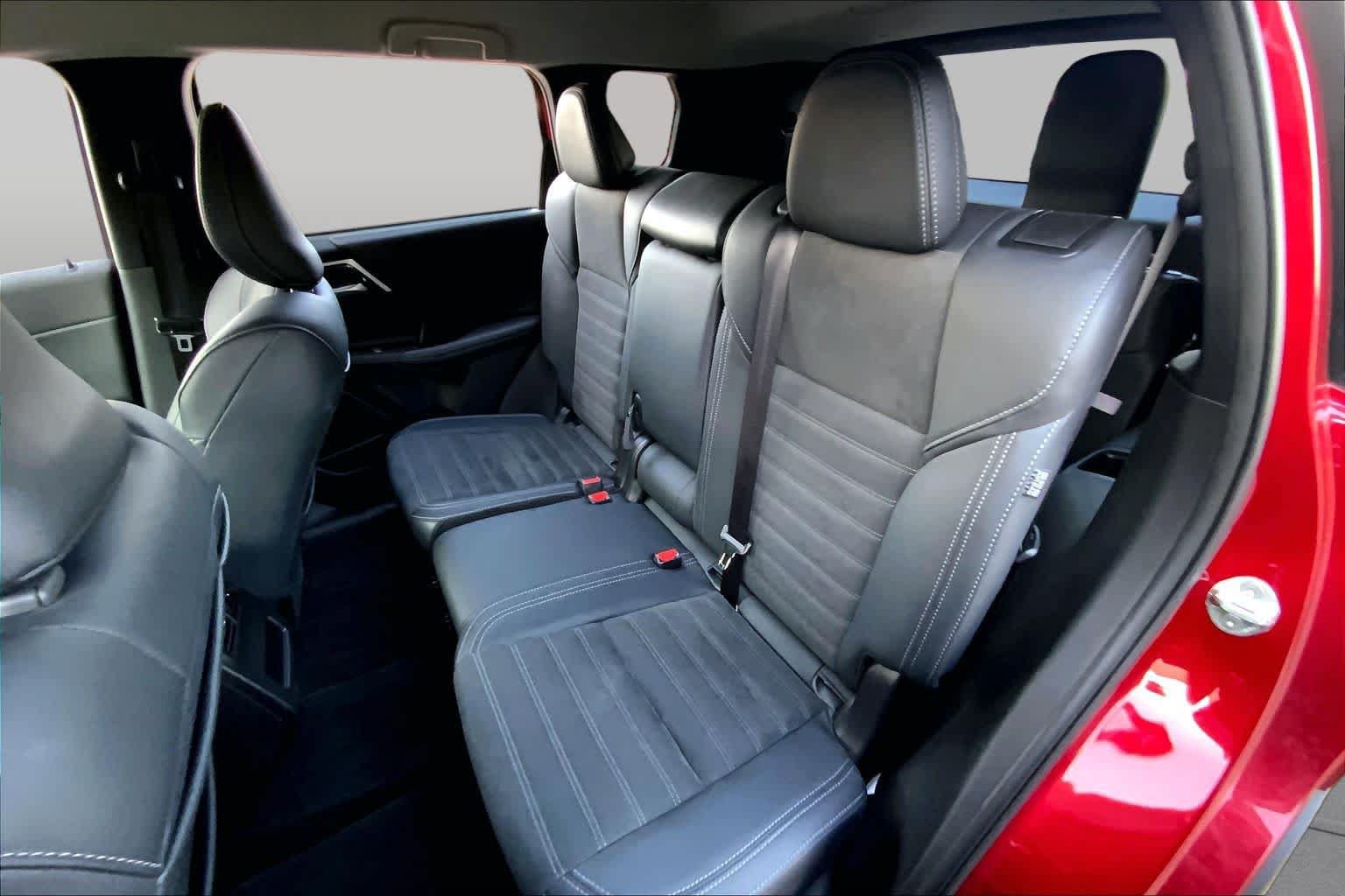 Used 2025 Mitsubishi Outlander SE FWD image 21