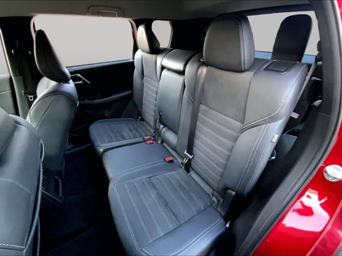 Used 2025 Mitsubishi Outlander SE FWD image 21