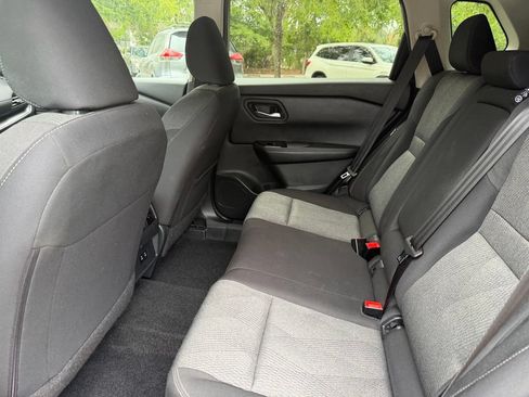 Used 2024 Nissan Rogue SV FWD image 11