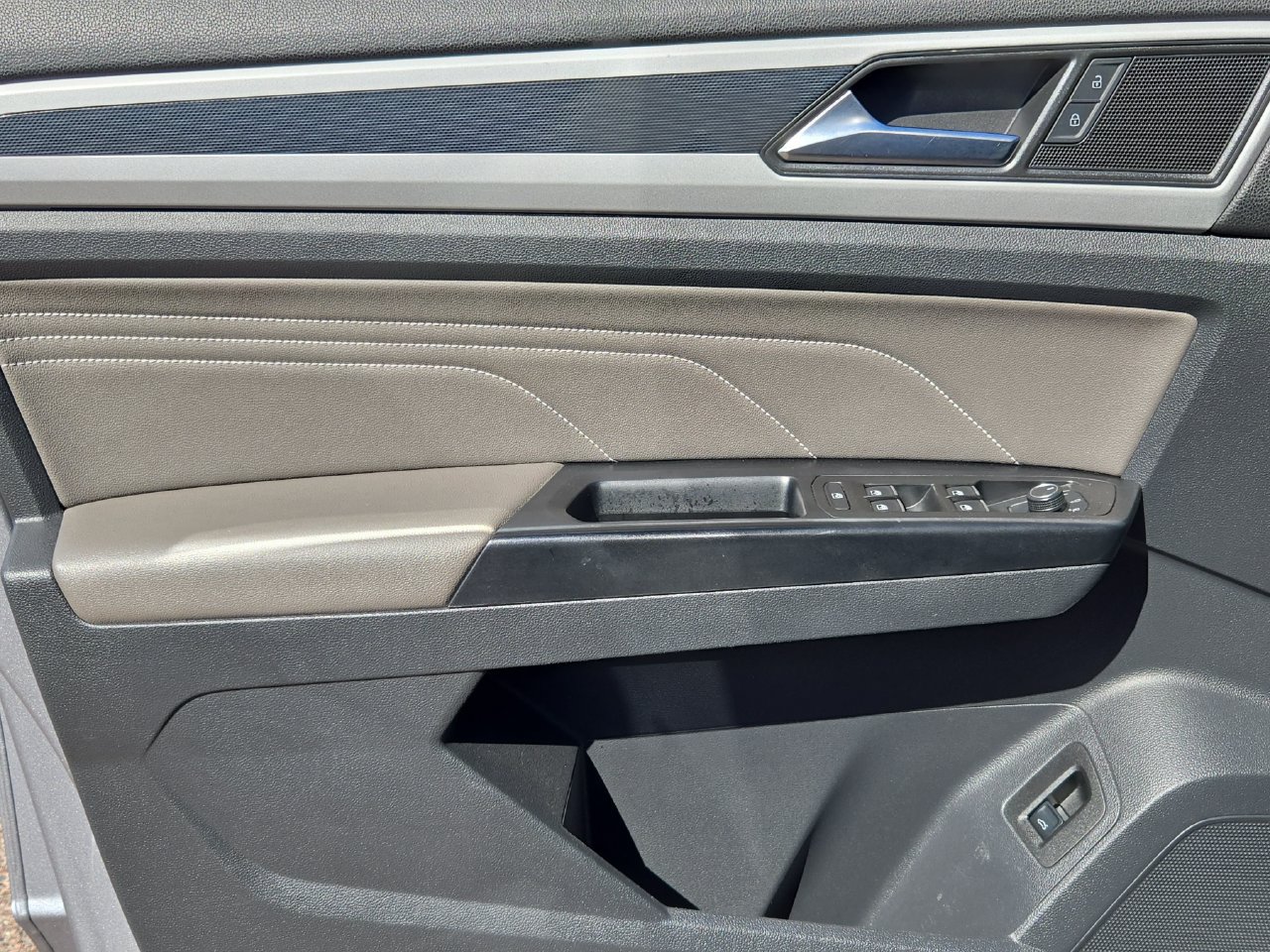 Used 2021 Volkswagen Atlas SE w/ Panoramic Sunroof Package FWD image 27