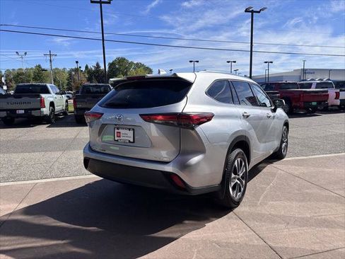 Certified 2021 Toyota Highlander XLE AWD/4WD image 7