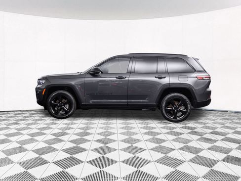 Used 2024 Jeep Grand Cherokee Limited w/ Black Appearance Package AWD/4WD image 7
