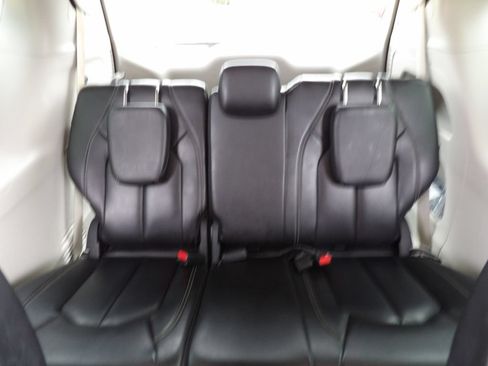 Used 2024 Chrysler Pacifica Touring-L FWD image 24