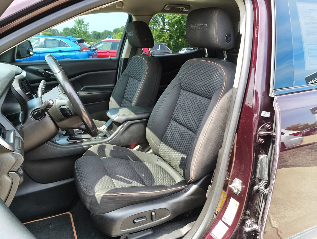 Used 2018 GMC Acadia SLE w/ Driver Alert Package I AWD/4WD image 2