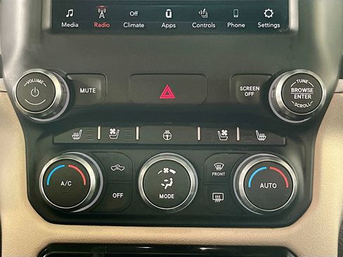 Used 2020 RAM 1500 Laramie w/ Off Road Group AWD/4WD image 15