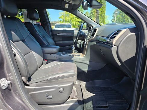 Used 2014 Jeep Grand Cherokee Overland w/ Advanced Technology Group AWD/4WD image 50