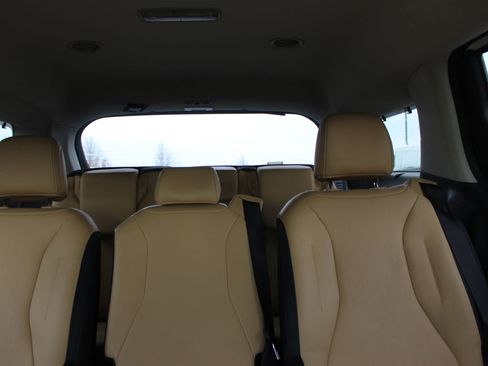 Used 2024 Kia Carnival EX image 43