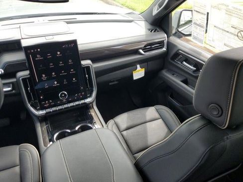 New 2026 GMC Yukon XL Elevation AWD/4WD image 9