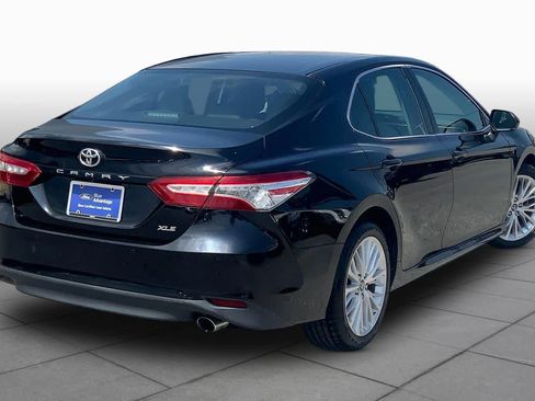Used 2018 Toyota Camry XLE FWD image 13