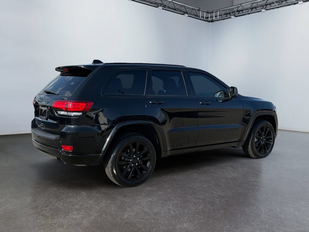 Used 2021 Jeep Grand Cherokee Laredo X AWD/4WD image 3