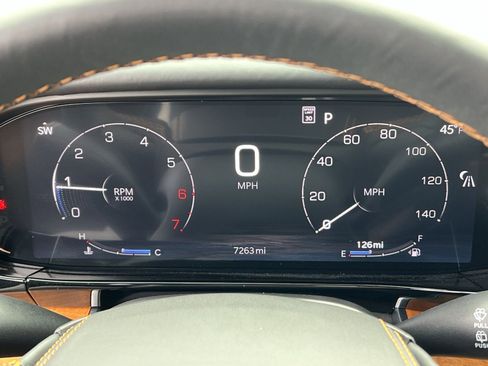 Used 2024 Jeep Grand Wagoneer Series III image 16