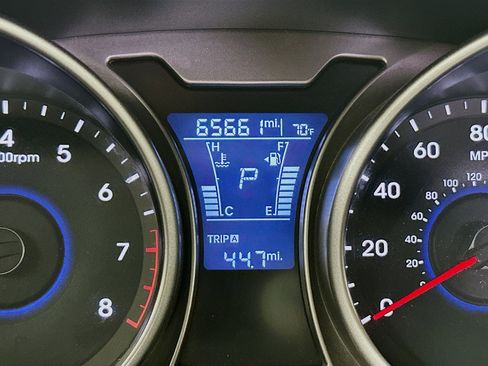 Used 2017 Hyundai Veloster Value Edition FWD image 18