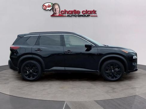 Used 2023 Nissan Rogue SV w/ SV Premium B Package FWD image 6