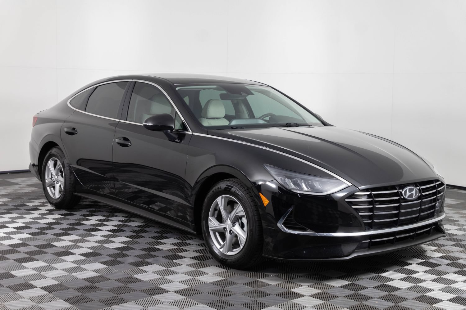 Used 2023 Hyundai Sonata SE w/ Preferred Accessory Package FWD image 10