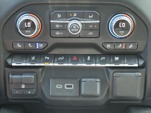 Certified 2020 Chevrolet Silverado 2500 LTZ w/ LTZ Premium Package AWD/4WD image 22