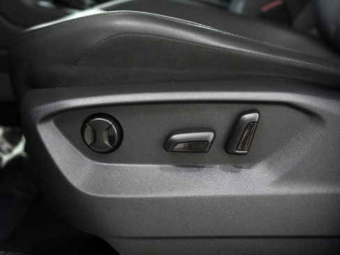 Used 2018 Volkswagen Tiguan SE AWD/4WD image 24