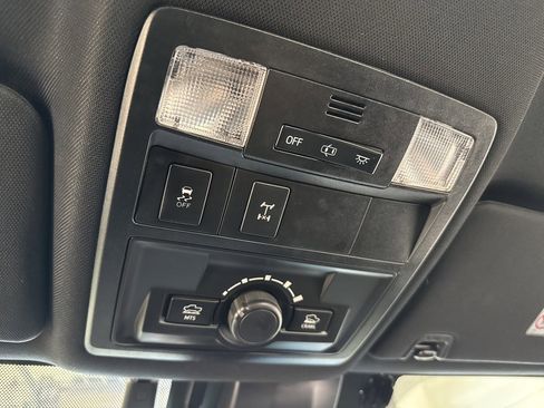 Used 2018 Toyota Tacoma TRD Off-Road image 33